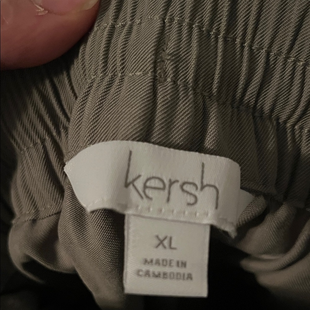 Kerch-Casual olive green Shorts - Picture 2 of 4